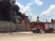 بالفيديو: حريق كبير في بيت مهجور وسط مدينة اللد 